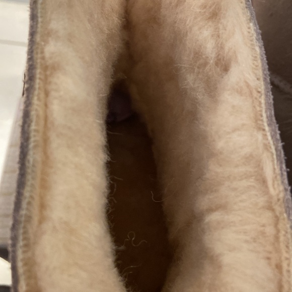 BEARPAW Pom Pom Suede Sheepskin Boots, Pewter, Size 9M, NIB - Picture 5 of 9